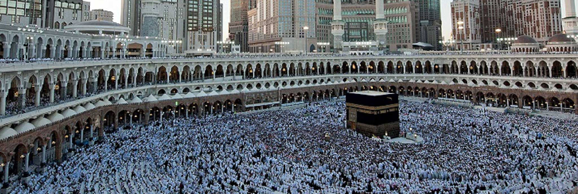 skyscrapers-and-hajj-crowd-in-makkah-hd-fwavjaoaj55qbzlb